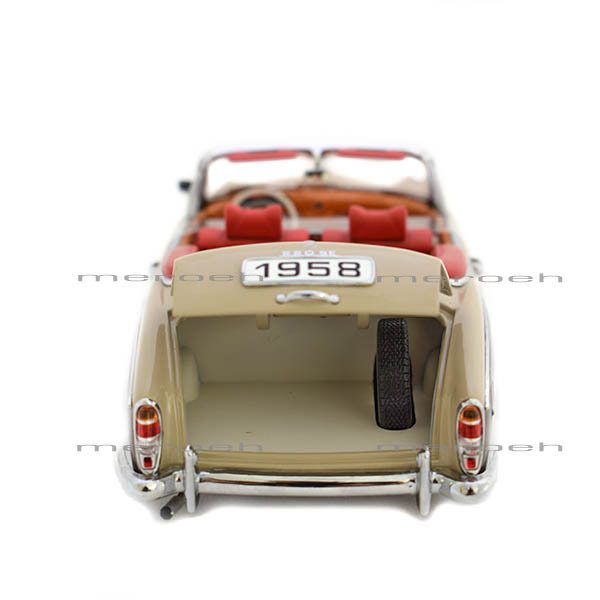 ماکت ماشین Sun Star مدل Mercedes Benz 220SE Cabriolet